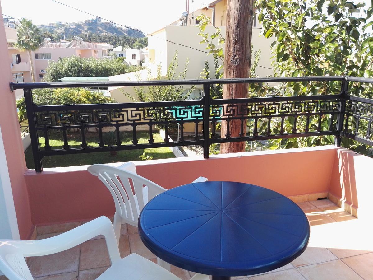 Epis Hotel Agia Marina  Екстер'єр фото