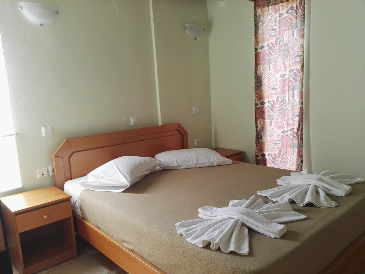 Epis Hotel Agia Marina  Екстер'єр фото